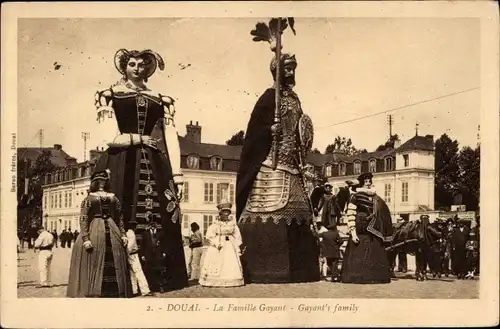 Ak Douai Nord, The Gayant Family, Festumzug mit Riesenfiguren