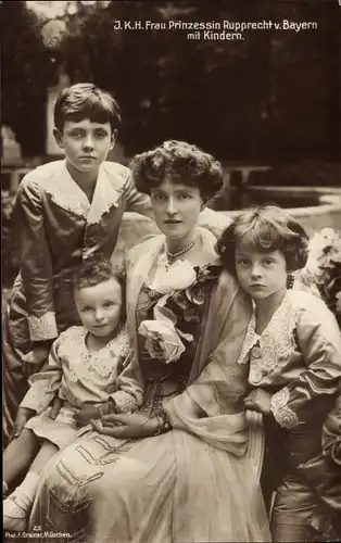 Ak Prinzessin Marie Gabriele in Bayern, Prinzessin Rupprecht mit Kindern, Portrait