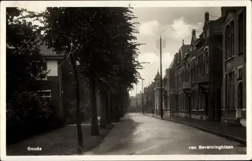 Ak Gouda Südholland Niederlande, Van Beverninghlaan, Straßenpartie