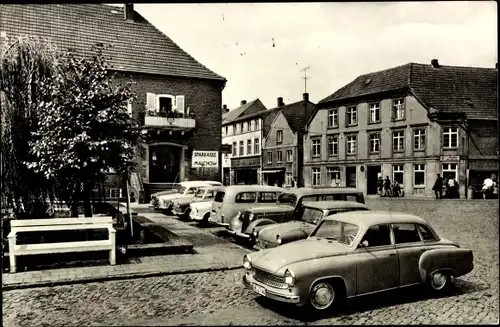 Ak Malchow in Mecklenburg, An der Drehbrücke, Autos, Sparkasse