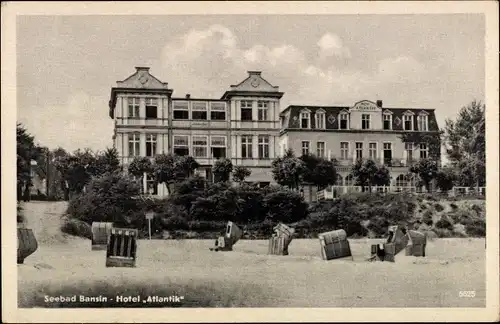 Ak Seebad Bansin, Blick vom Strand auf das Hotel Atlantik