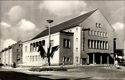 Ak Sassnitz auf Rügen, Stubnitz-Lichtspiele, Flaggenmast