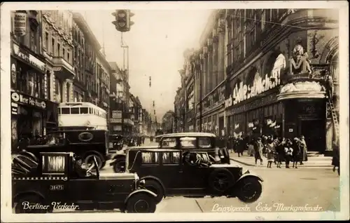 Ak Berlin Mitte, Straßenverkehr, Leipziger Straße, Ecke Markgrafenstraße, Autos, Bus