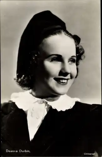 Ak Schauspielerin Deanna Durbin, Portrait, Mütze