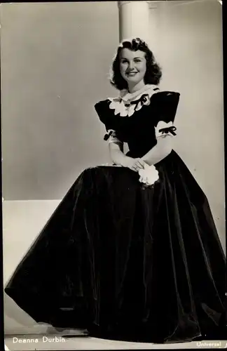 Ak Schauspielerin Deanna Durbin, Portrait, Kleid