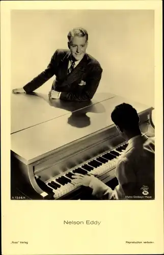 Ak Schauspieler Nelson Eddy, Portrait, Klavier