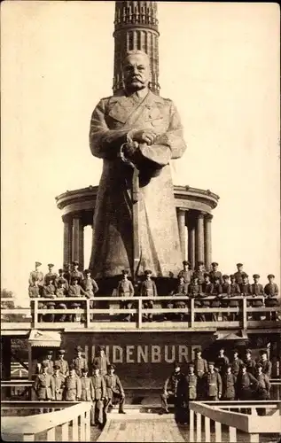 Ak Berlin Tiergarten, Der eiserne Hindenburg, Soldaten, Nagelung, Kriegshilfe