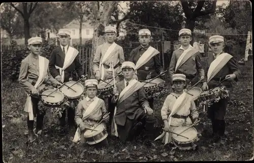 Studentika Ak Jungen als Studenten, Orchester, Trommel, Musikinstrumente