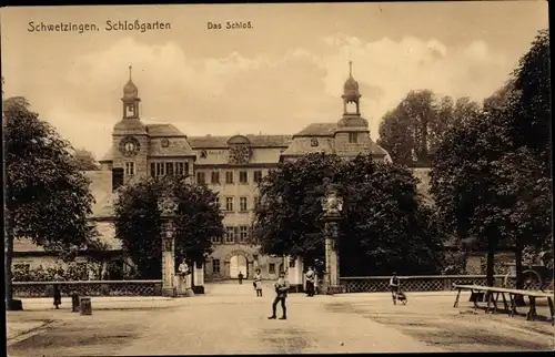 Ak Schwetzingen in Baden, Schlossgarten, Schloss