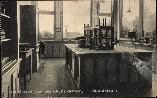 Ak Harderwijk Gelderland, Sanatorium Sonnevanck, Laboratorium