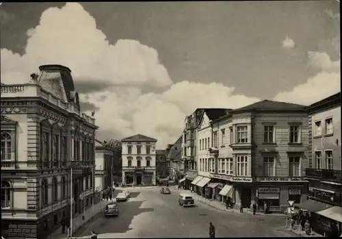 Ak Iserlohn im Märkischen Kreis, Rathausplatz, Geschäfte, Bulli, VW Käfer