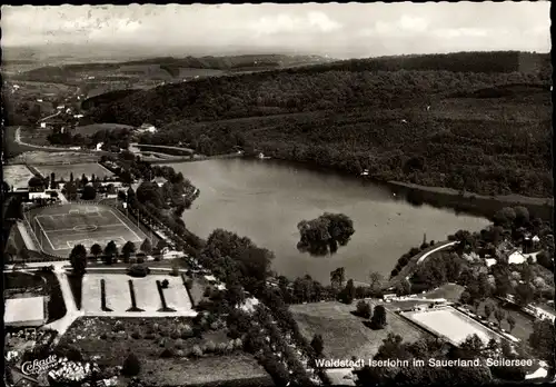 Ak Iserlohn im Märkischen Kreis, Seilersee, Fliegeraufnahme, Fußballplatz