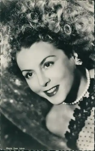 Ak Schauspielerin Renee Saint-Cyr, Portrait