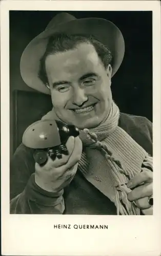 Ak Schauspieler Heinz Quermann, Portrait, Marienkäfer, Hut, Schal
