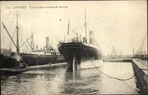 Ak Anvers Antwerpen Flandern, Un Steamer sortant du Bassin