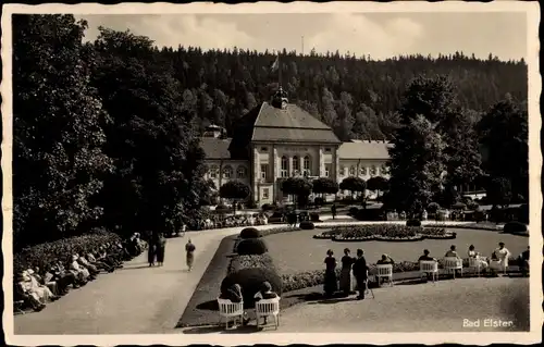 Ak Bad Elster im Vogtland, Gebäude, Parkanlage, Besucher