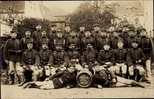 Foto Ak Döbeln in Sachsen, Deutsche Soldaten in Uniformen, 1915