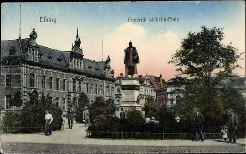Ak Elbląg Elbing Westpreußen, Friedrich Wilhelm Platz mit Denkmal