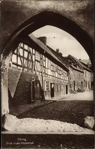 Ak Elbląg Elbing Westpreußen, Blick in den Klosterhof