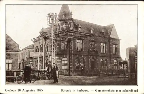 Ak Borculo Gelderland, Cylcoon 10 Augustus 1925, Gemeentehuis