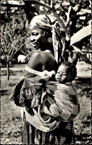 Ak Französisch West-Afrika, Senegal, Junge Mutter mit Kind