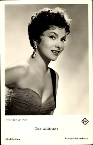 Ak Schauspielerin Gina Lollobrigida, Portrait, UfA