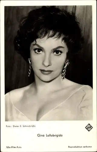 Ak Schauspielerin Gina Lollobrigida, Portrait, UfA