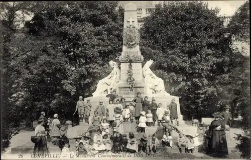 Ak Luneville Meurthe et Moselle, Le Monument Commemoratif de 1870, Denkmal, Kindergruppe