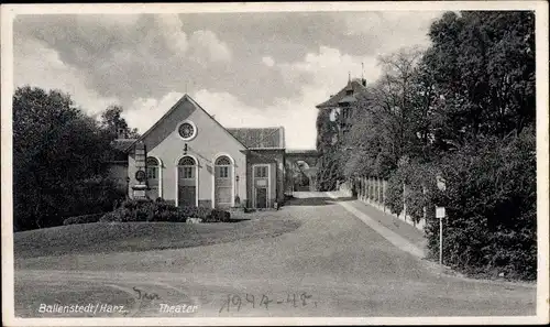 Ak Ballenstedt im Harz, Straßenpartie, Theater, Denkmal