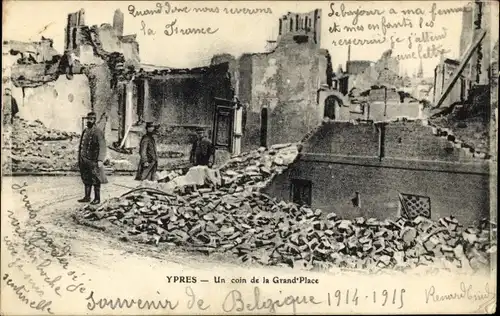 Ak Ypres Ypern Flandern, Un coin de la Grand'Place, ruines