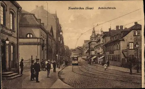 Ak Neunkirchen im Saarland, Bahnhofstraße, Straßenbahn