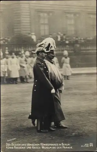 Ak Kaiser Wilhelm II., König Frederik von Dänemark, Parade in Berlin