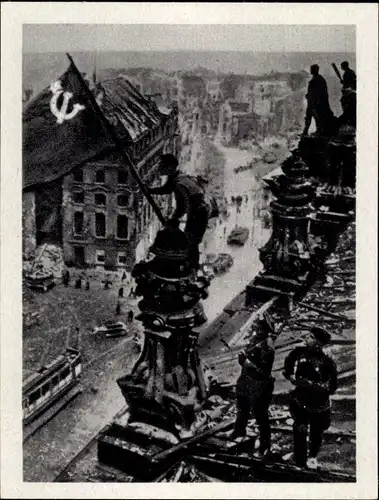 Sammelbild Geschichte der deutschen Arbeiterbewegung, 95 Siegesfahne auf dem Reichstagsgebäude