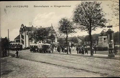 Ak Bad Harzburg am Harz, Bahnhofsplatz, Kriegerdenkmal, Litfaßsäule