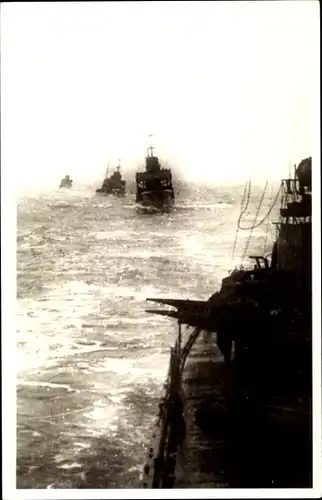 Foto Ak Deutsches Kriegsschiff, Torpedoboote in Kiellinie