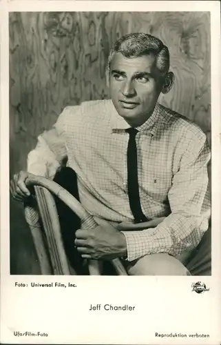 Ak Schauspieler Jeff Chandler, Portrait, Film Klar Schiff zum Gefecht