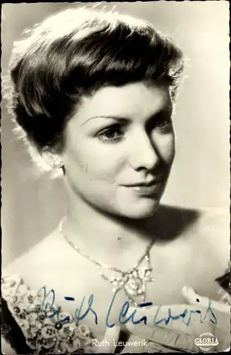 Ak Schauspielerin Ruth Leuwerik, Portrait, Schmuck, Rosen im Herbst, Autogramm