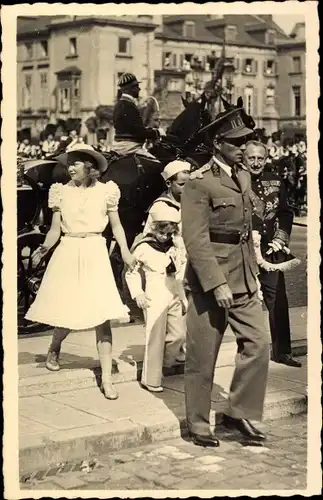 Foto Ak König Leopold III. von Belgien mit Kindern