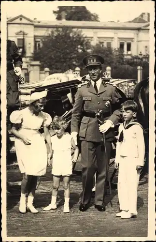 Foto Ak König Leopold III. von Belgien mit Kindern