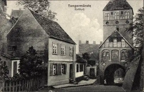 Ak Tangermünde in Sachsen Anhalt, Roßfurt, Turm, Straßenansicht