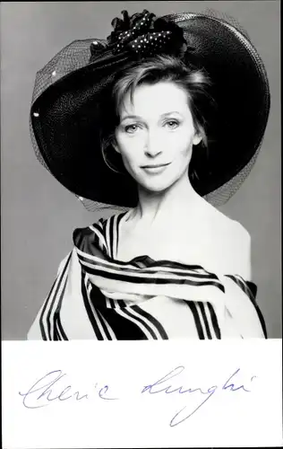 Ak Schauspielerin Cherie Lunghi, Portrait, Autogramm