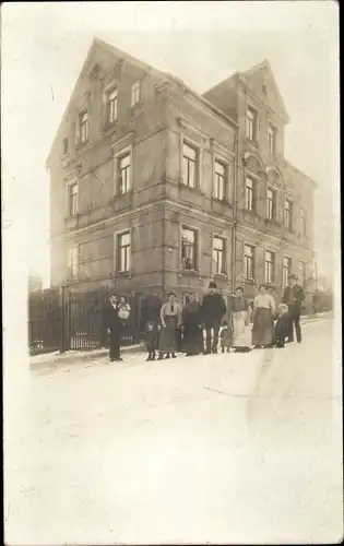 Foto Ak Culitzsch Wilkau Haßlau in Sachsen, Familie am Haus