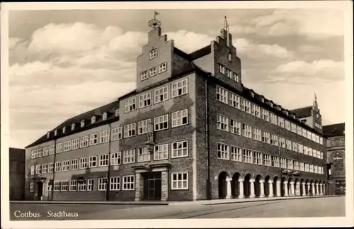 Ak Cottbus Brandenburg, Blick auf das Stadthaus, Laubengang