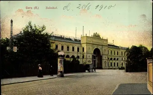 Ak Gera in Thüringen, Blick auf den Bahnhof, Straßenseite, Fassade