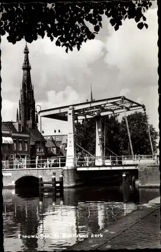 Ak Leeuwarden Friesland Niederlande, Zugbrücke, St. Bonifatiuskirche