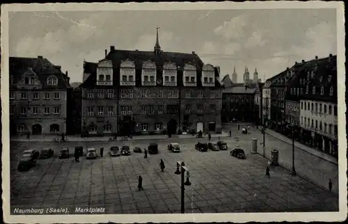 Ak Naumburg an der Saale, Marktplatz, Autos, Passanten
