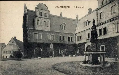 Ak Stadthagen in Niedersachsen, Schlosshof