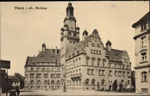 Ak Döbeln in Sachsen, Rathaus mit Denkmal