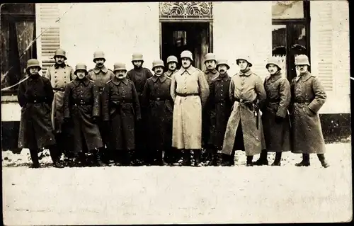 Foto Ak Deutsche Soldaten in Uniformen, Gruppenbild