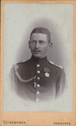 CdV Deutscher Soldat in Uniform, Portrait, Schützenschnur